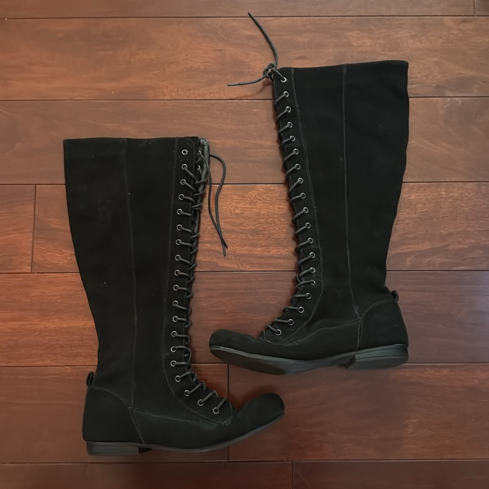Like new, lace up knee-high boots